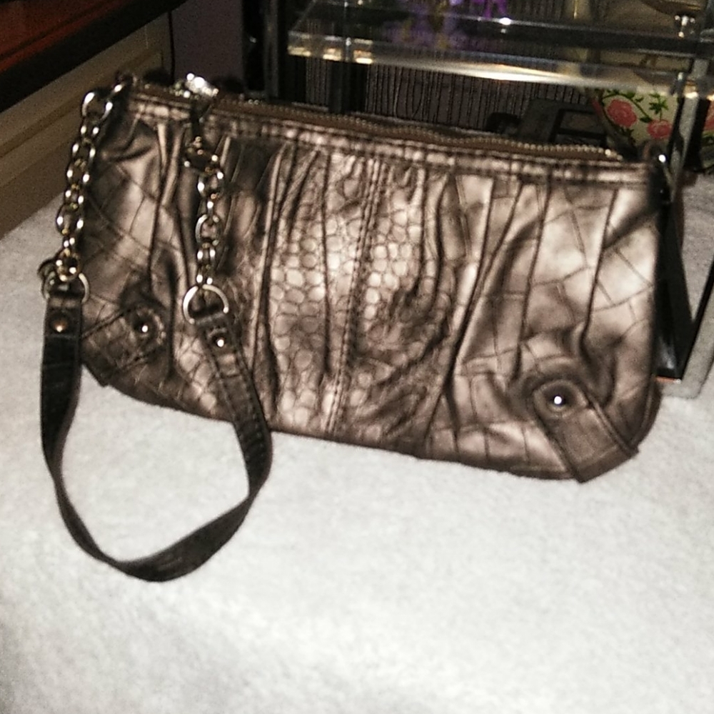 Express Wristlet - Picture 4 of 8